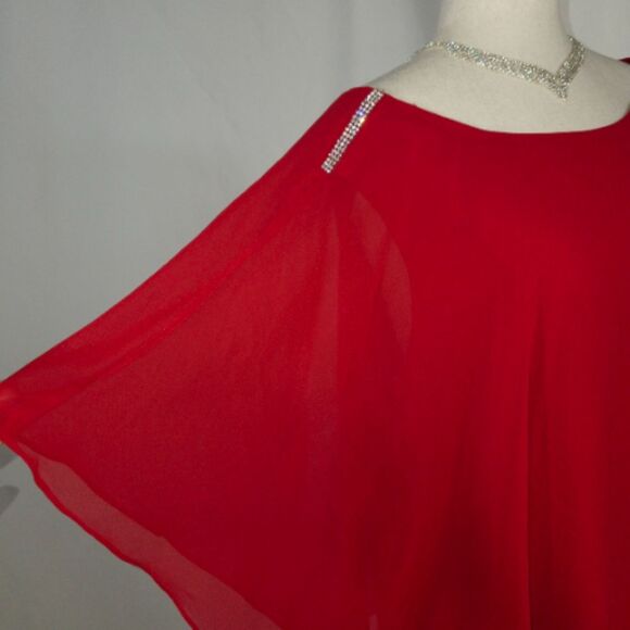DB 1962 Ruby Red Gemstone Poncho Style Flowy Blouse Size 2X - Picture 3 of 5